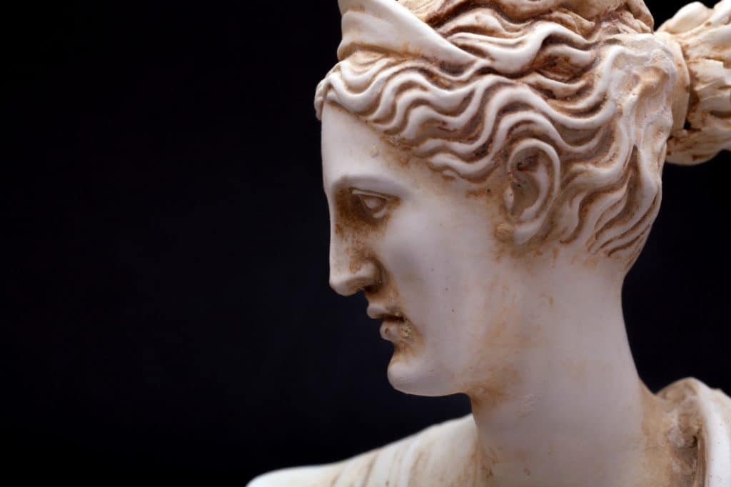 Photo: sculpture antique de la déesse Artemis (Fotolia)