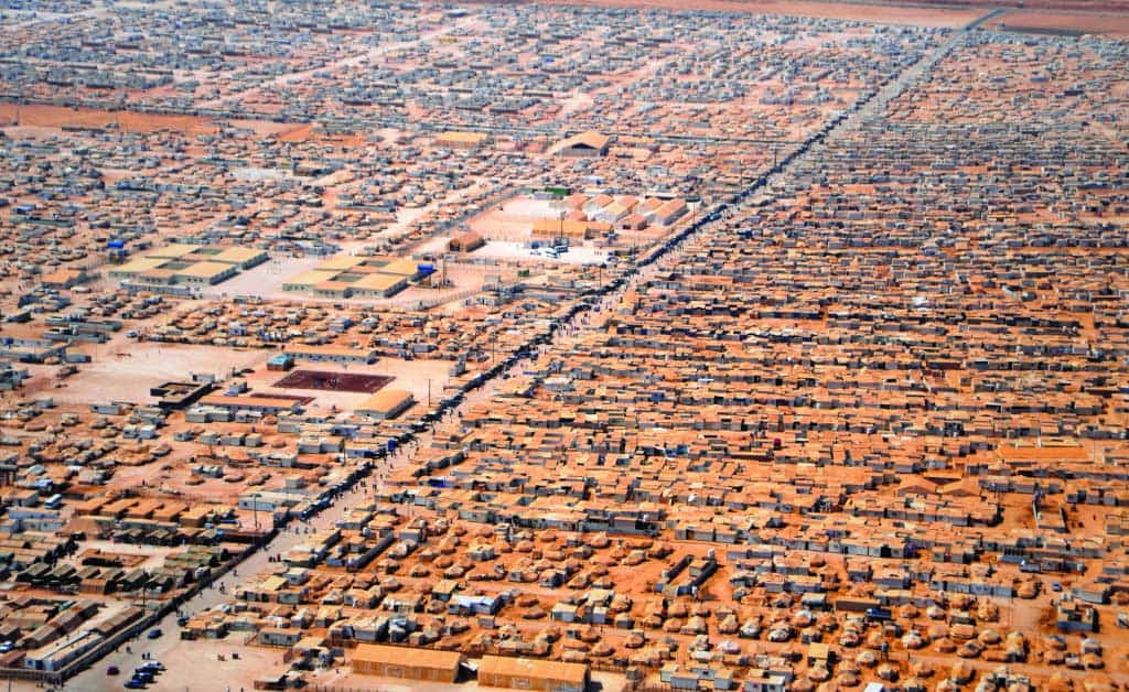 Photo: Vue aérienne du camp de réfugiés Zaatari (Jordanie) - Wikimedia - CC