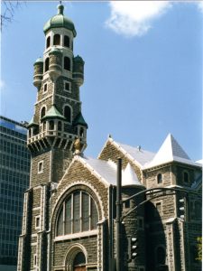 Façade de l'église Saint-Coeur-de-Marie, sur la Grande-Allée à Québec (photo: Claude Brochu / Wikimedia Commons).